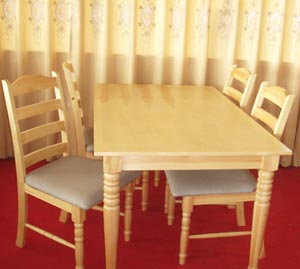 高密供應實木餐桌椅,餐桌椅價格,高密益林