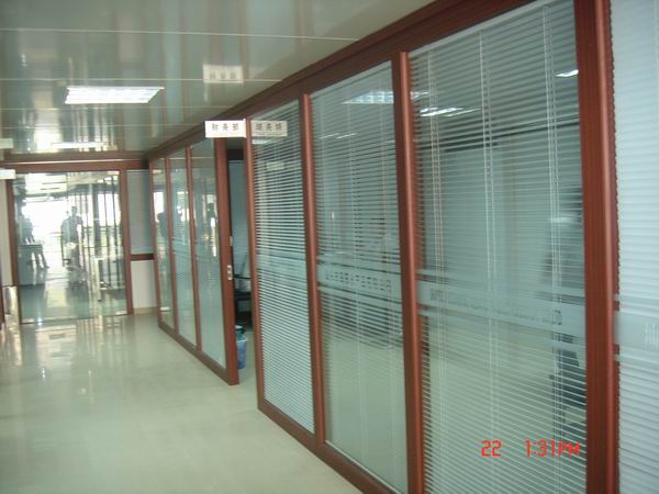 沈陽隔斷廠家  沈陽玻璃隔斷 s選鎂格思曼！