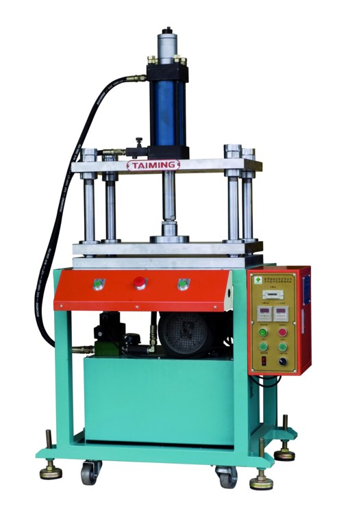 四柱三板裁切機