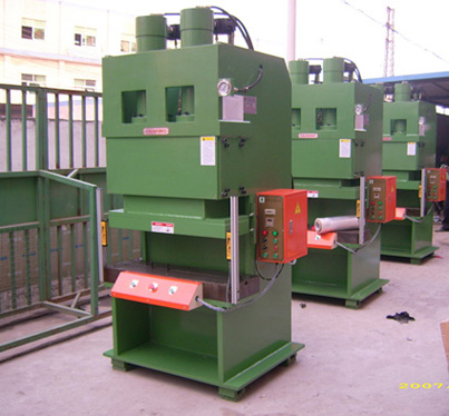 弓型油壓機(jī)