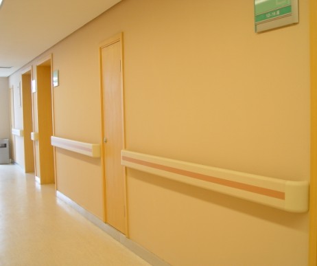 供應踢腳線，樓梯包角，防撞扶手