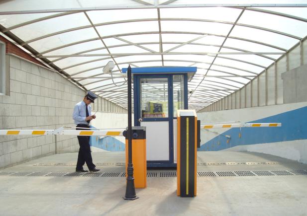 呼和浩特遠(yuǎn)距離藍(lán)牙停車(chē)場(chǎng)電腦收費(fèi)系統(tǒng)