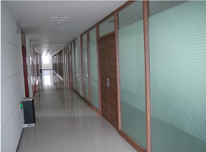 沈陽磨砂玻璃隔斷