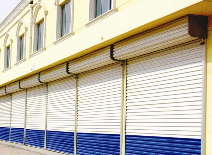 卷簾門（電動、手動）