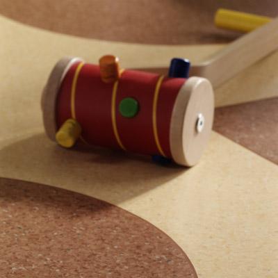 全球唯一敢砸著賣的時尚牌塑膠地板