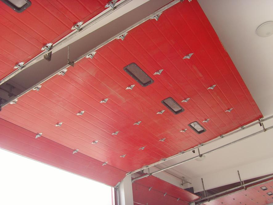 桀美工業滑升門