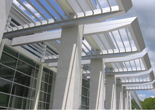 承包大小規模幕墻工程的設計、制作及安裝