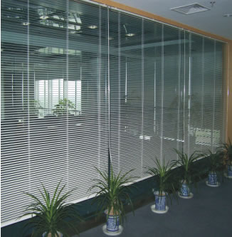 2009年11月，沈陽于洪鞋業(yè)園辦公樓橫百葉工程