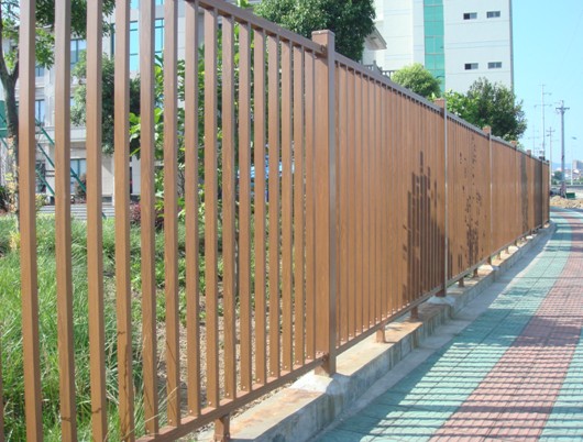 供應金屬仿木別墅護欄