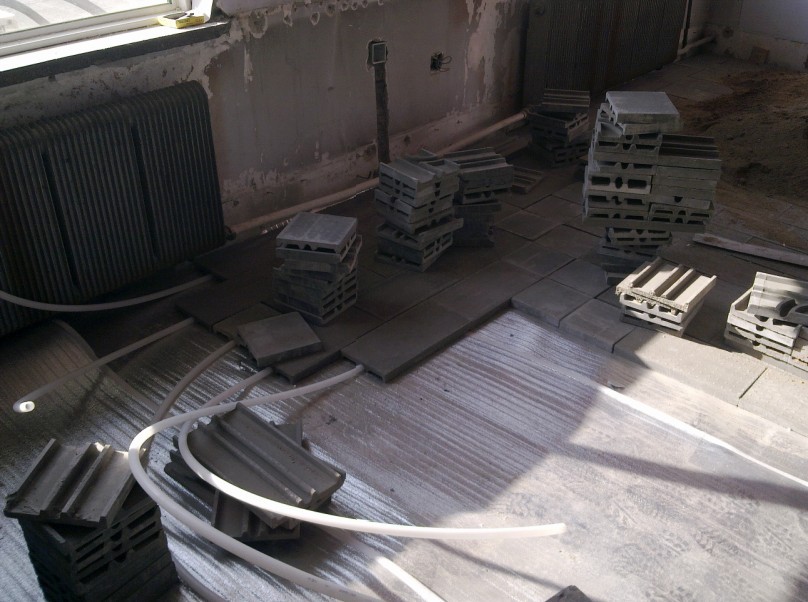 面混凝土模塊地?zé)崾┕D