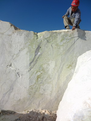 供應紅山彩玉、大理石、透光石、荒料、板材