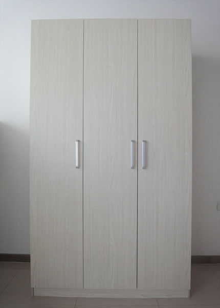 時尚簡約，全新板式家具，二手價位。628元三門衣柜