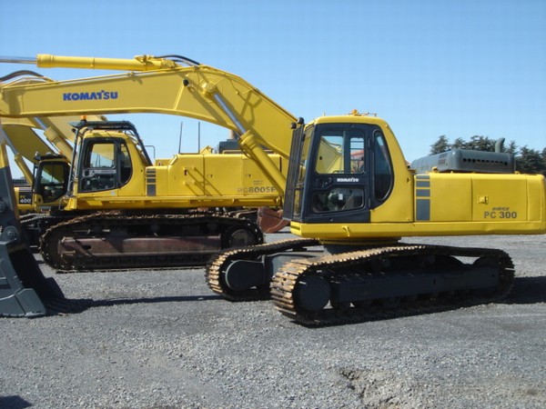 市場新進大批二手小松挖掘機，有意者請聯系