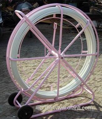 廠家生產(chǎn)玻璃鋼穿管器，牢固耐用