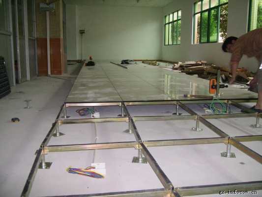 長沙塑膠地板，長沙網(wǎng)絡(luò)活動地板，長沙防靜電地板