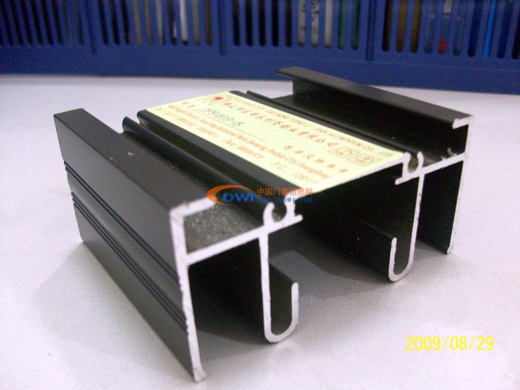 廠家銷售:工程用高檔氟碳鋁合金型材