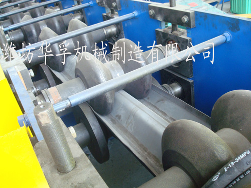 高速公路護欄板成型設備