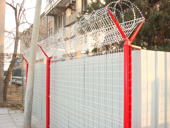 監獄鋼網墻廠家 監獄墻頂鋼網墻 監獄加高圍墻