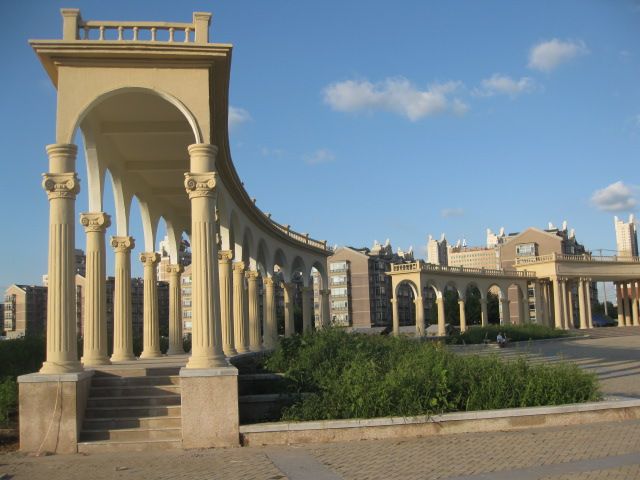 海利源GRC構(gòu)件-和鴻國際柱廊工程