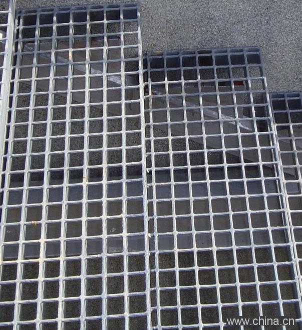 樓梯鋼格板，樓梯踏步板，鋼梯