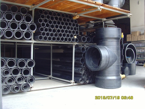 PE電熔管件、復(fù)合管大量供應(yīng)，一件也批發(fā)