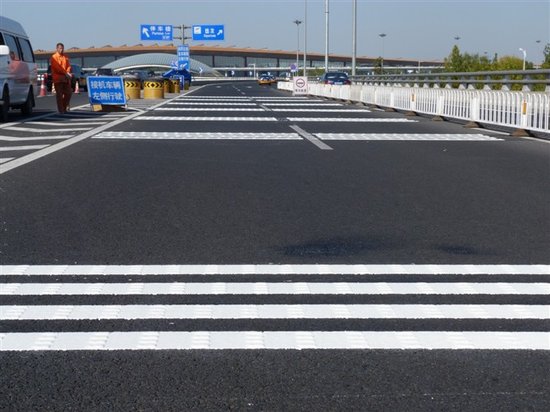 道路標線漆脫漆劑