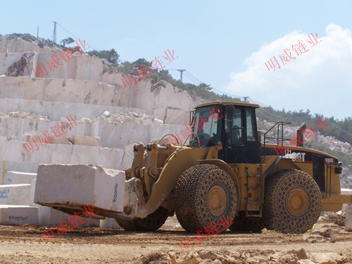 優質合金鋼材質的明威輪胎保護鏈|加強型鏟車保護鏈