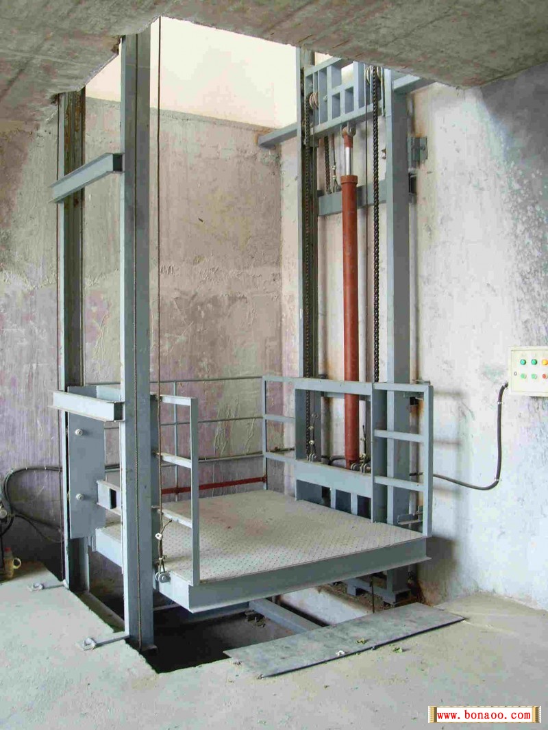 供應北京軌道式升降機、軌道式貨梯。