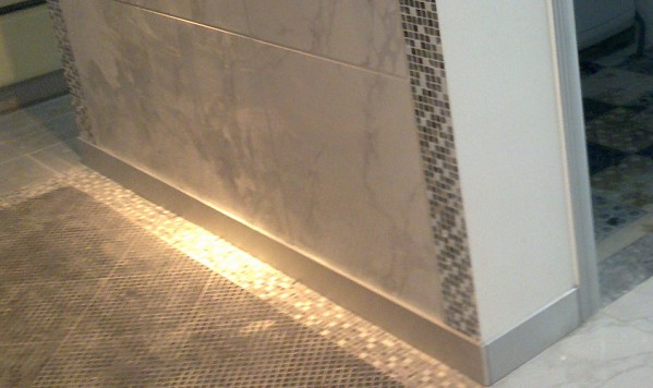 供應全國各地鋁合金踢腳線