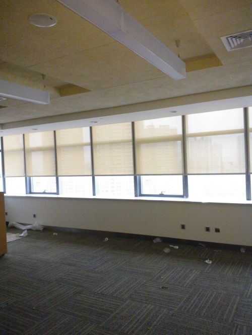 富思特办公遮光卷帘图1