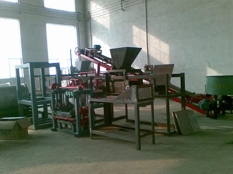 新型水泥墊塊機的研發