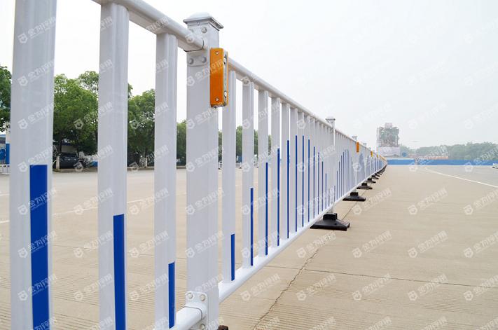 公路護欄系列\隔離欄桿（金為鋅鋼）