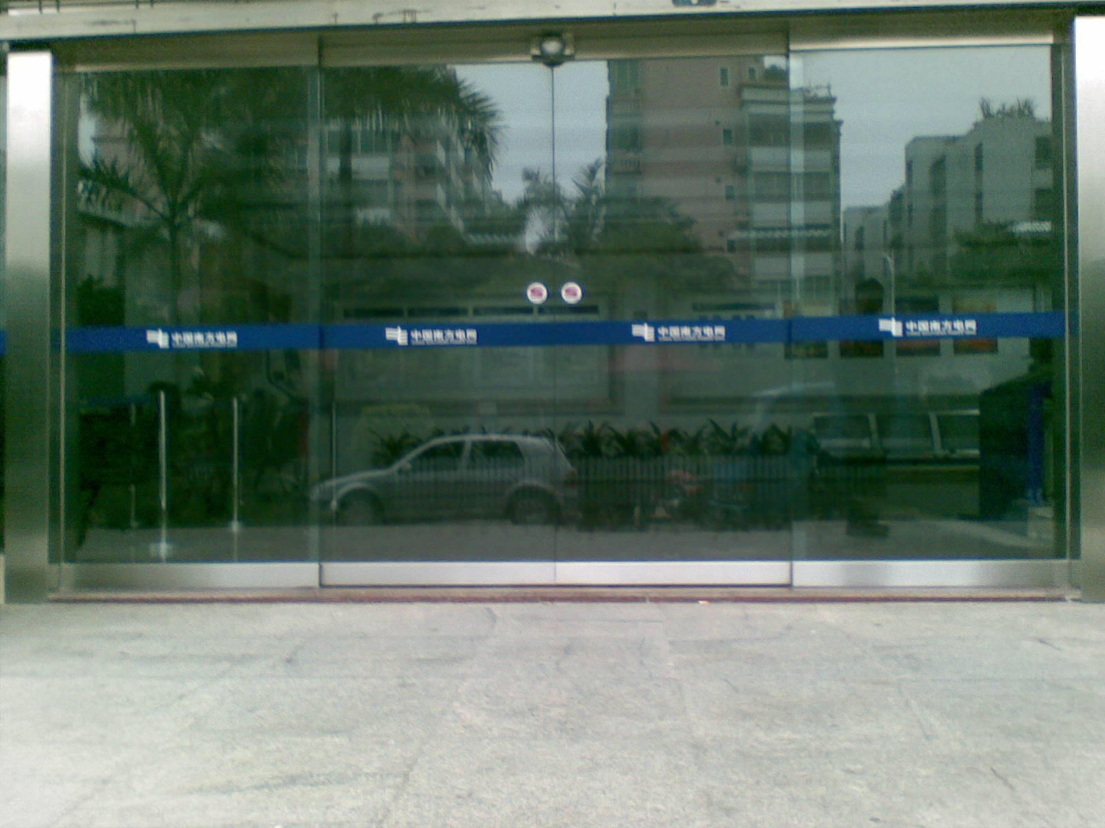 上海南匯區(qū)自動門維修老港鎮(zhèn)商場玻璃感應(yīng)門維修