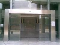 自動門不開門上海嘉定區(qū)安亭自動門維修玻璃碎