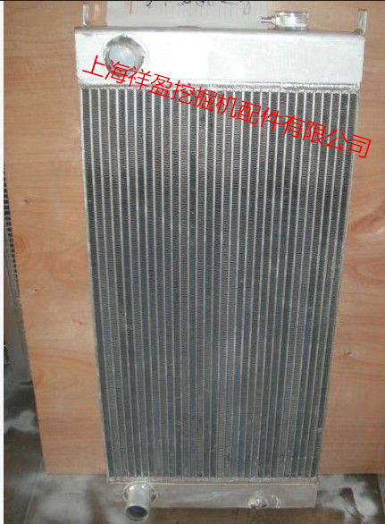 住友240-3挖掘機水箱