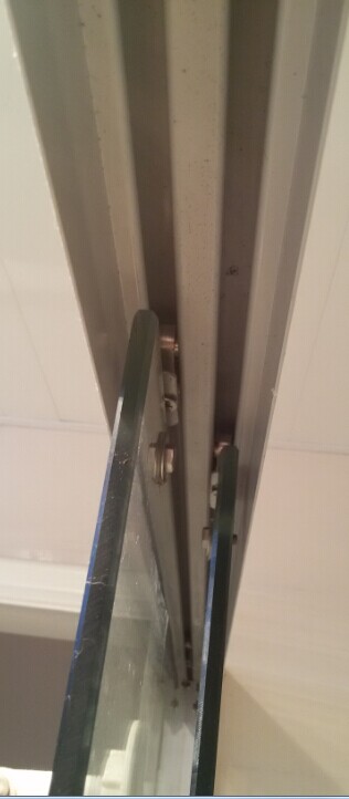 嘉定區江橋專業維修淋浴房更換玻璃移門滑輪