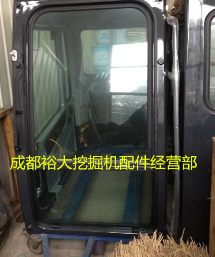 現代215-7挖掘機駕駛室