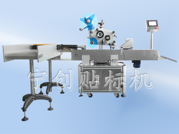 全自動臥式圓瓶貼標機（二）