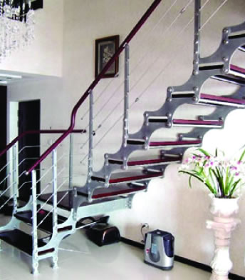 鋼木樓梯木頭質感的紋路令人感覺舒適自然