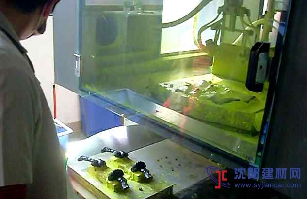 B1-1200玩具自動(dòng)邊模噴涂機(jī)