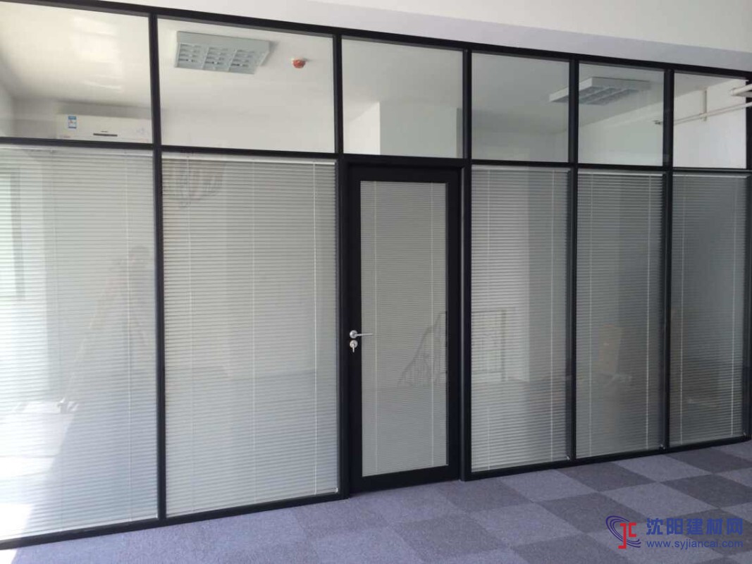 廣西區(qū)內(nèi)辦公室隔斷-玻璃隔墻，兆拓辦公室裝修隔斷墻