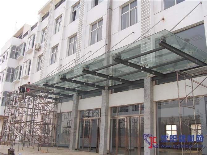 大連玻璃雨棚價格大連雨棚鋼結構公司