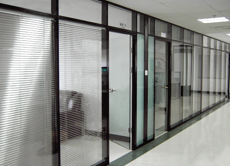 黑色噴涂玻璃隔斷 沈陽方科隔斷廠家—專注高隔產品