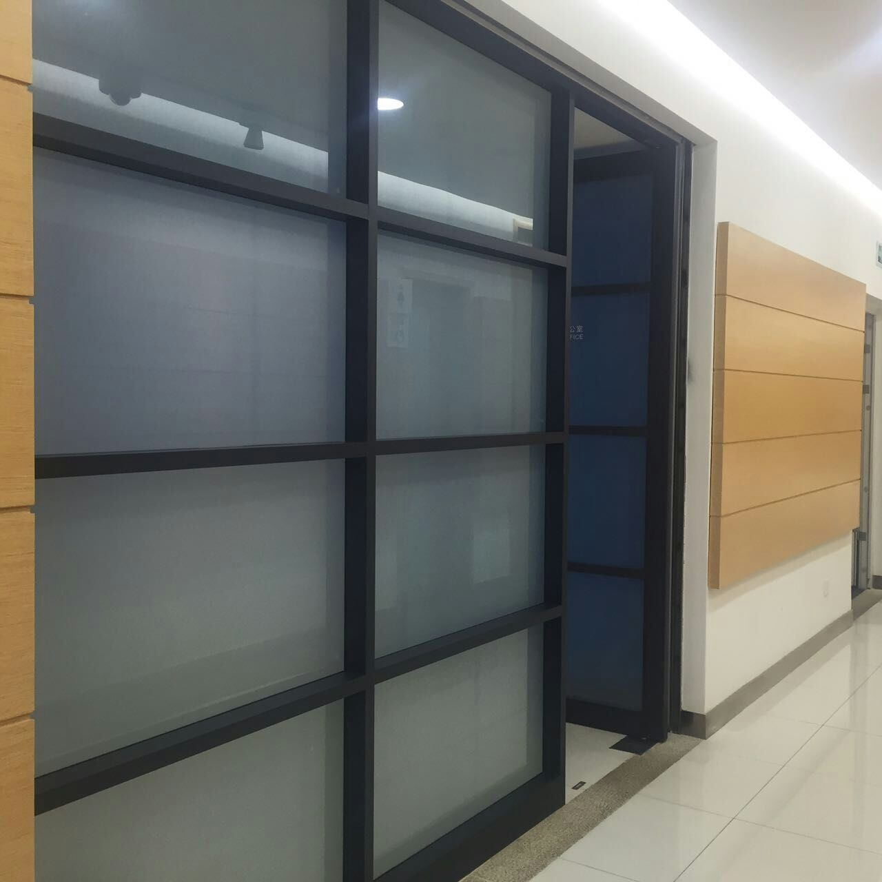 沈陽鋁鎂隔斷 84款黑色側單玻