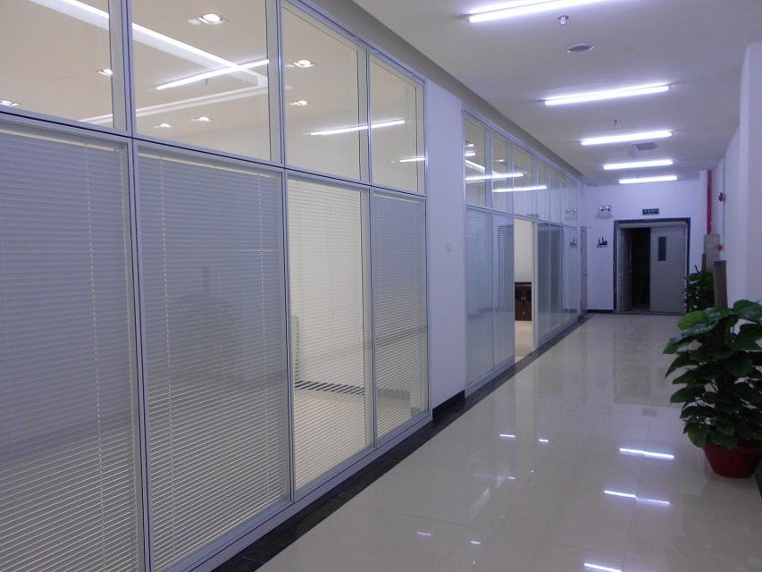 朝陽玻璃隔斷供應商_朝陽隔斷型材批發