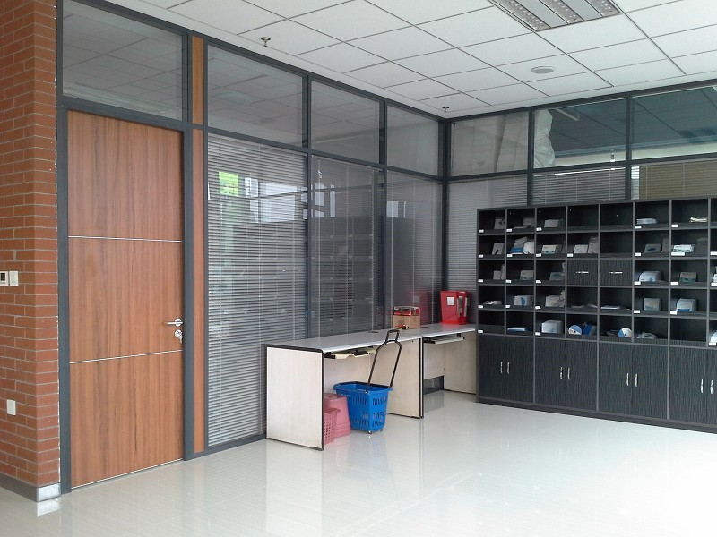 營口玻璃隔斷供應商_營口隔斷型材批發