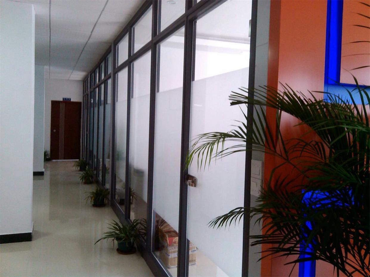 阜新玻璃隔斷供應商_阜新隔斷型材批發