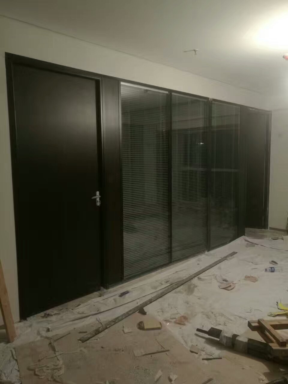 嘉龍中心雙玻百葉隔斷