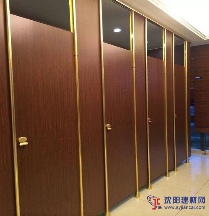 吉林省通化縣商業大廈衛生間隔斷順利交工