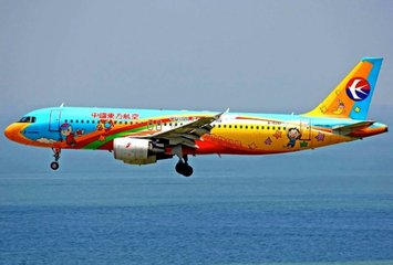 上海航空彩繪飛機